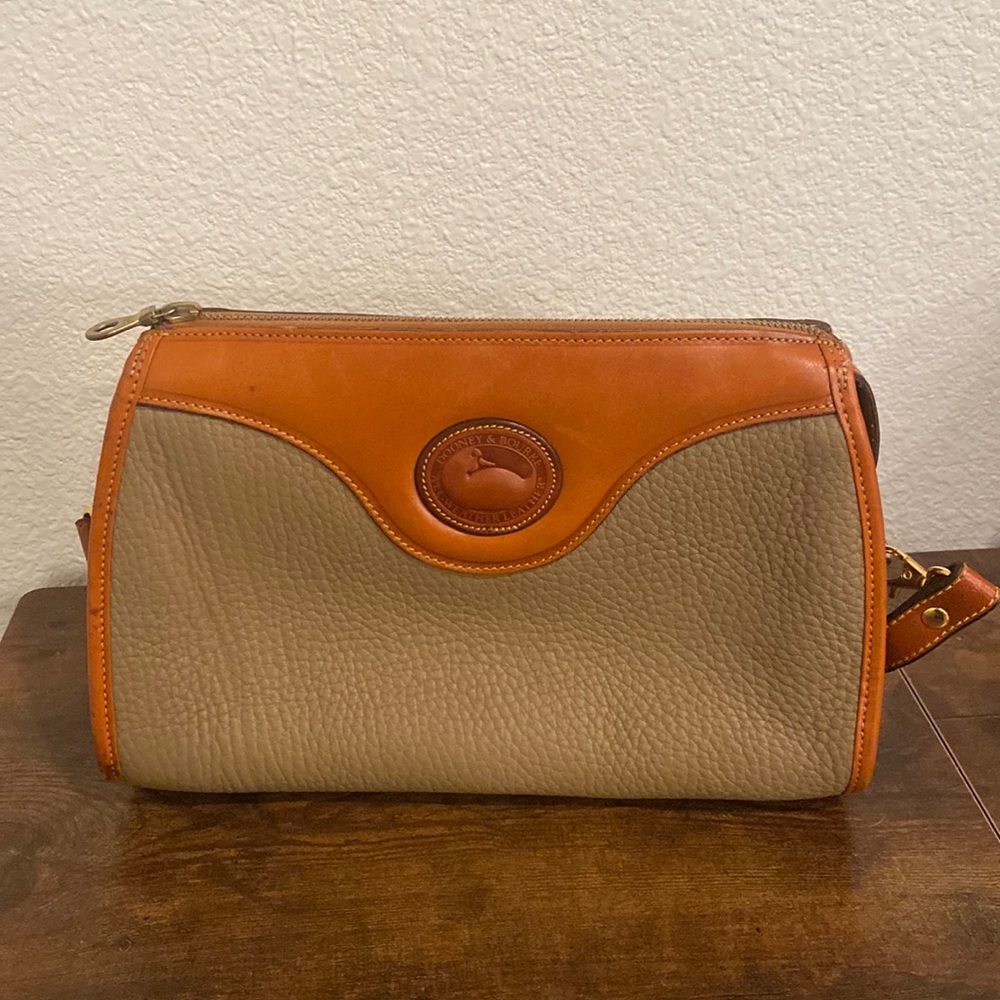 Vintage Dooney & Bourke crossbody bag